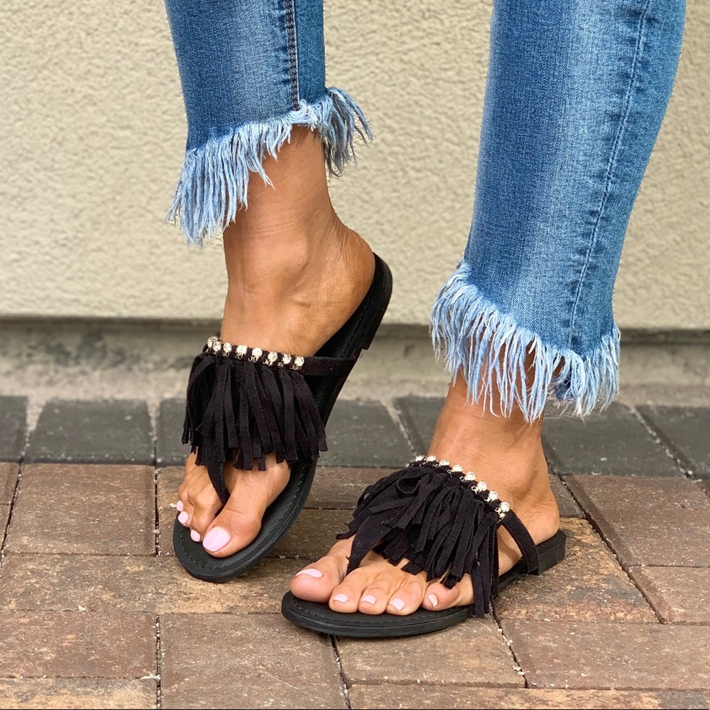 NIB Fringe Crystal Embellished Flat Thong Sandals - Picture 3 of 6